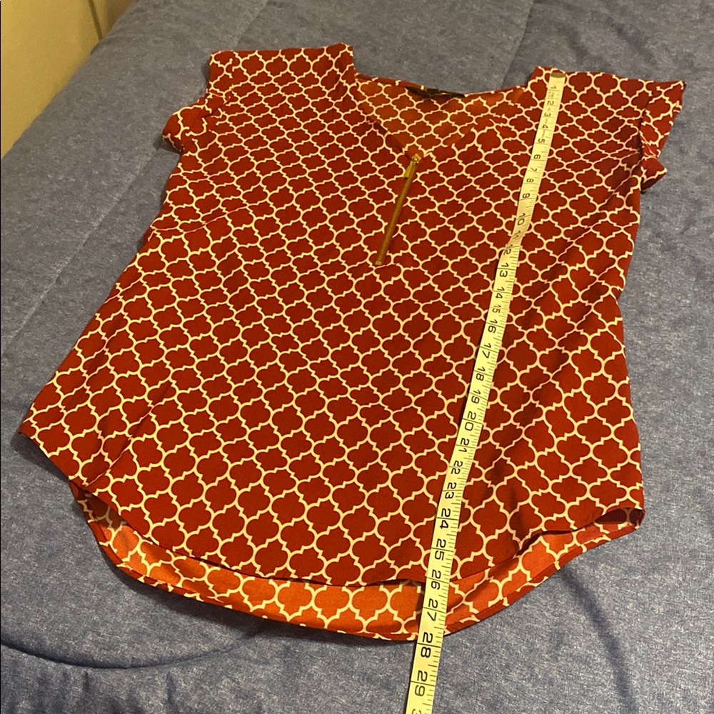 Express Women's Red Patterned Top - Picture 6 of 8